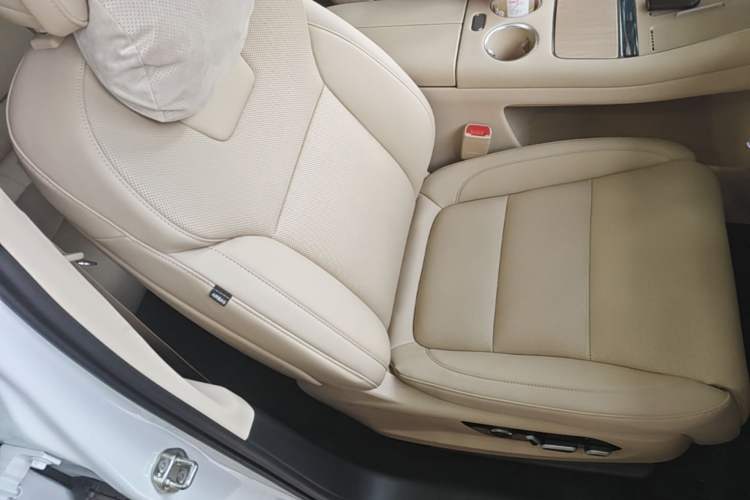 Used Hima AITO M5 2025 Extended-Range Ultra Rear-Wheel-Drive Version Right Front Seat