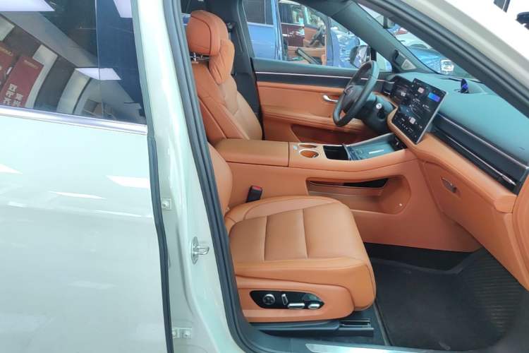 Used Hima AITO M5 2025 Extended-Range Ultra All-Wheel-Drive Version Right Front Seat