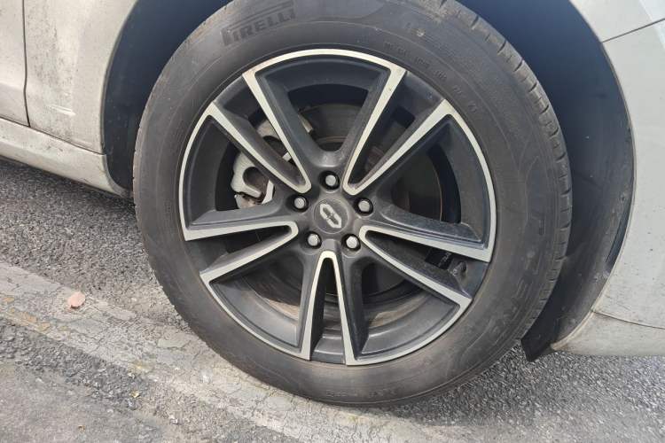 Used Hima AITO M5 2025 All-Electric Ultra Rear-Wheel-Drive Version Right Front Wheel Hub