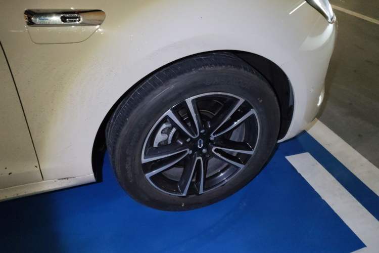 Used Hima AITO M5 2025 Extended-Range Ultra Rear-Wheel-Drive Version Right Front Wheel Hub