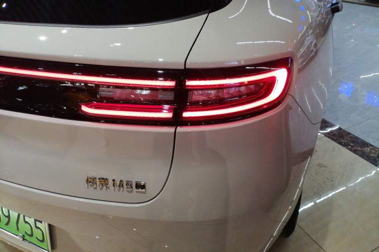 Used Hima AITO M5 2025 All-Electric Ultra Rear-Wheel-Drive Version Right Rear Taillight