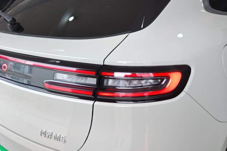 Used Hima AITO M5 2025 Extended-Range Ultra All-Wheel-Drive Version Right Rear Taillight
