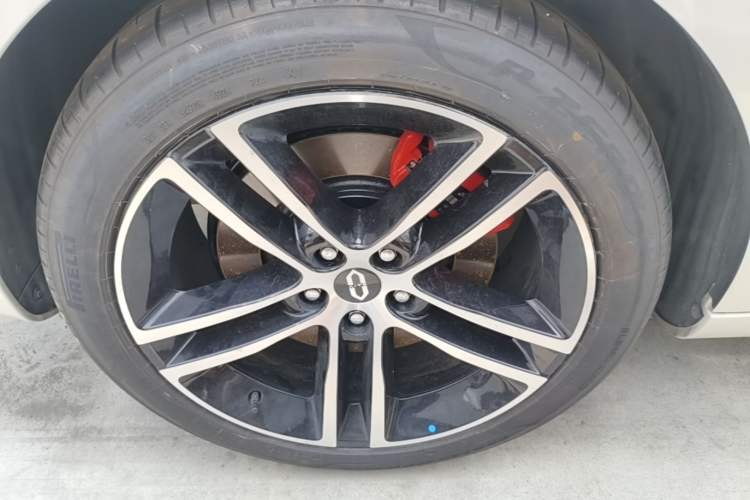Used Hima AITO M5 2025 Extended-Range Ultra All-Wheel-Drive Version Right Rear Wheel Hub
