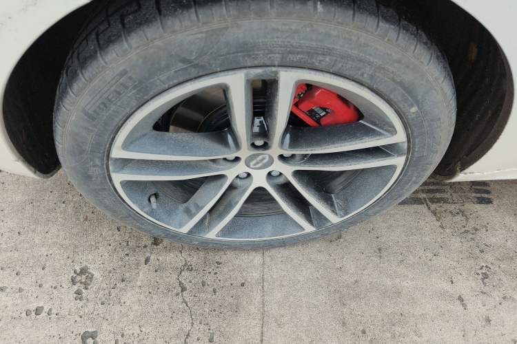 Used Hima AITO M5 2025 Extended-Range Ultra All-Wheel-Drive Version Right Rear Wheel Hub