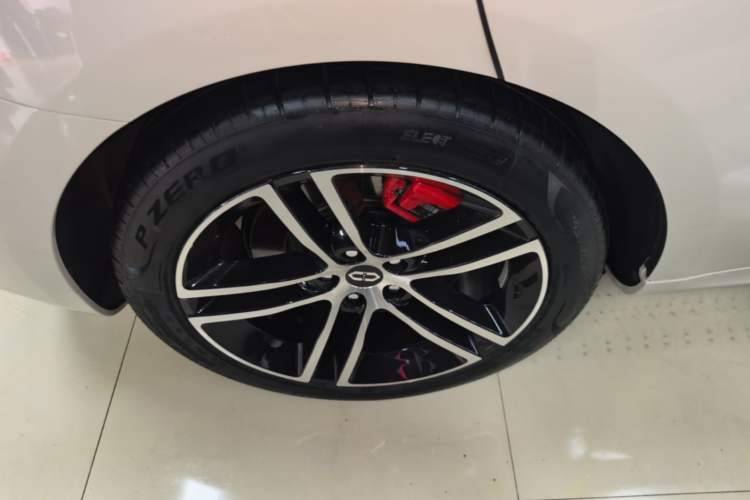 Used Hima AITO M5 2025 Extended-Range Ultra All-Wheel-Drive Version Right Rear Wheel Hub