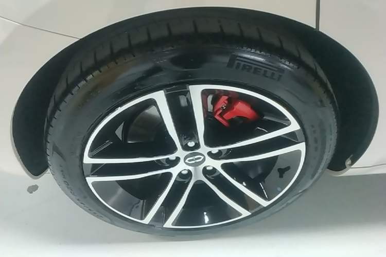 Used Hima AITO M5 2025 Extended-Range Ultra All-Wheel-Drive Version Right Rear Wheel Hub