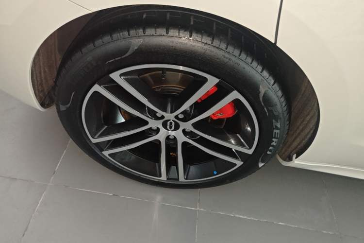 Used Hima AITO M5 2025 Extended-Range Ultra All-Wheel-Drive Version Right Rear Wheel Hub