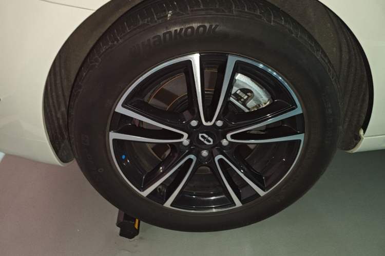 Used Hima AITO M5 2025 Extended-Range Ultra Rear-Wheel-Drive Version Right Rear Wheel Hub