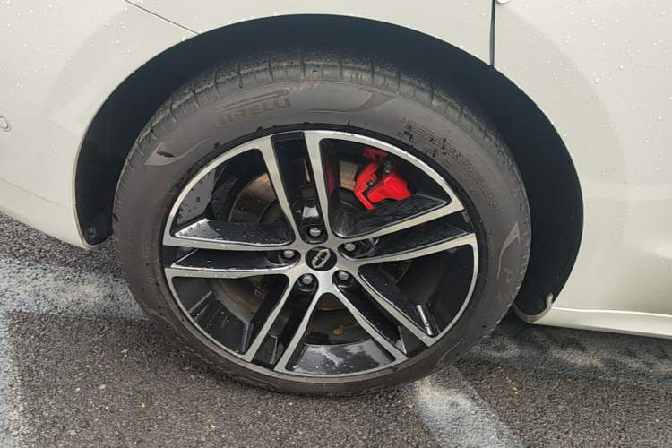Used Hima AITO M5 2025 Extended-Range Ultra Rear-Wheel-Drive Version Right Rear Wheel Hub
