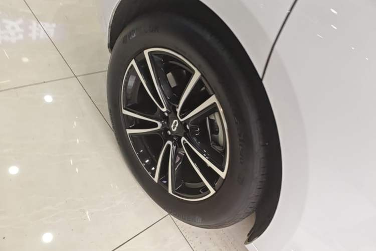 Used Hima AITO M5 2025 Extended-Range Ultra Rear-Wheel-Drive Version Right Rear Wheel Hub