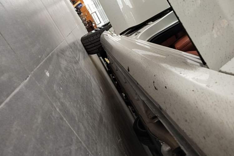 Used Hima AITO M5 2025 Extended-Range Ultra All-Wheel-Drive Version Right Side Sill
