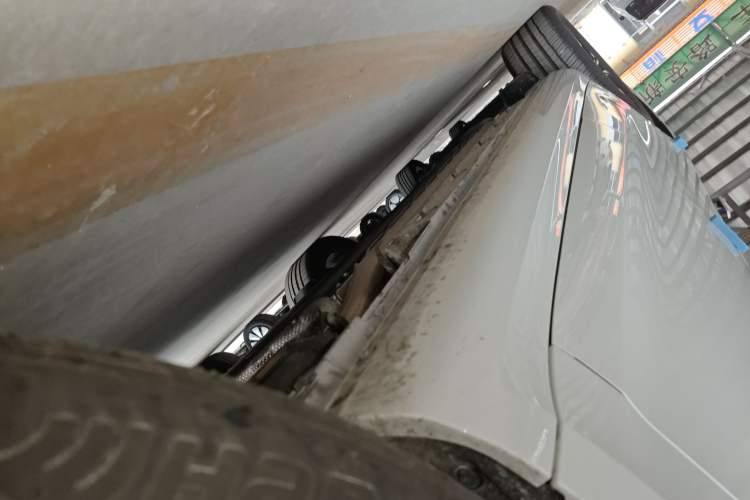 Used Hima AITO M5 2025 Extended-Range Ultra All-Wheel-Drive Version Right Side Sill