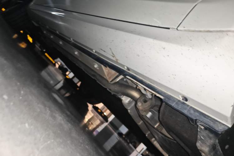 Used Hima AITO M5 2025 Extended-Range Ultra All-Wheel-Drive Version Right Side Sill