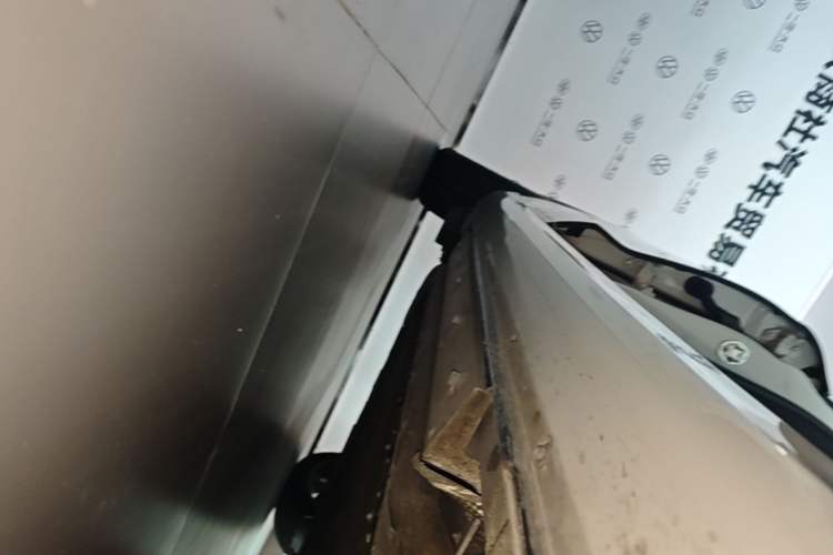 Used Hima AITO M5 2025 Extended-Range Ultra All-Wheel-Drive Version Right Side Sill