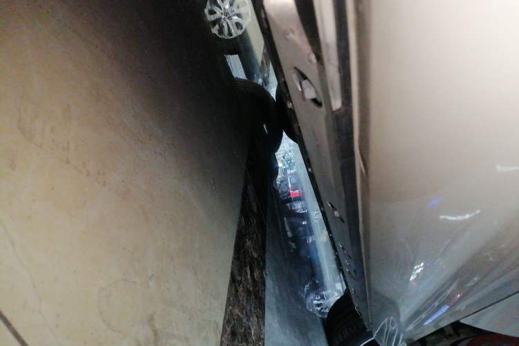 Used Hima AITO M5 2025 All-Electric Ultra Rear-Wheel-Drive Version Right Side Sill