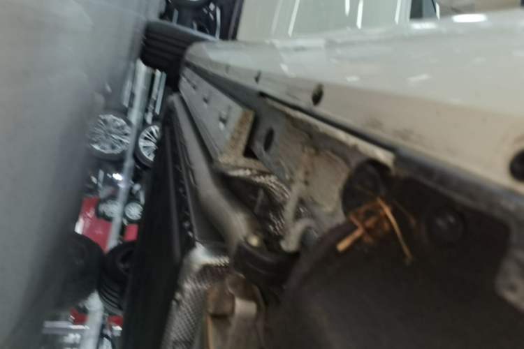 Used Hima AITO M5 2025 Extended-Range Ultra Rear-Wheel-Drive Version Right Side Sill