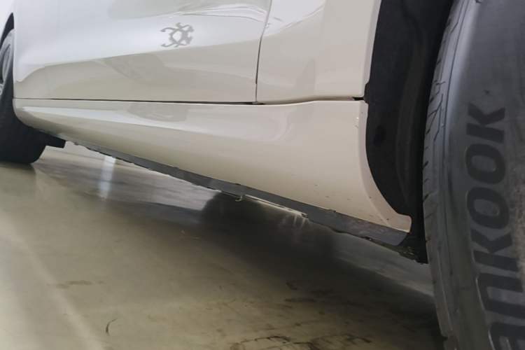 Used Hima AITO M5 2025 Extended-Range Ultra Rear-Wheel-Drive Version Right Side Sill