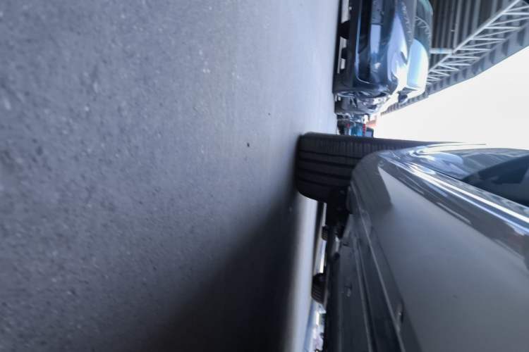 Used Hima AITO M5 2025 Extended-Range Ultra Rear-Wheel-Drive Version Right Side Sill