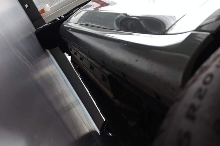 Used Hima AITO M5 2025 Extended-Range Ultra All-Wheel-Drive Version Right Side Sill
