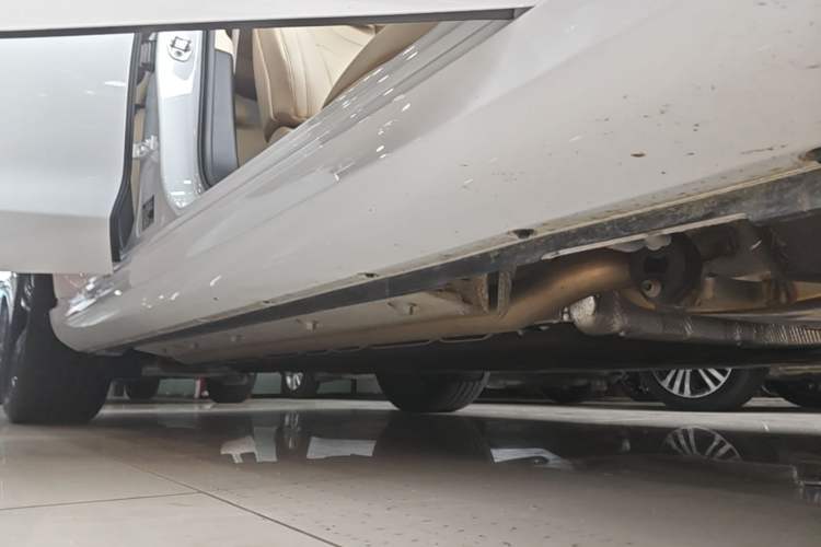 Used Hima AITO M5 2025 Extended-Range Ultra Rear-Wheel-Drive Version Right Side Sill
