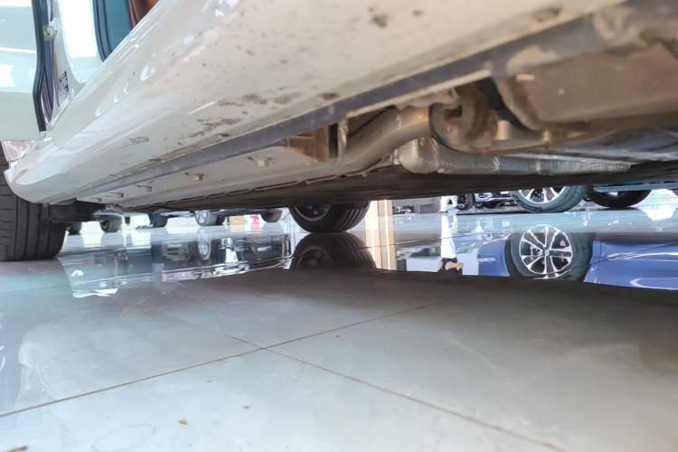 Used Hima AITO M5 2025 Extended-Range Ultra All-Wheel-Drive Version Right Side Sill