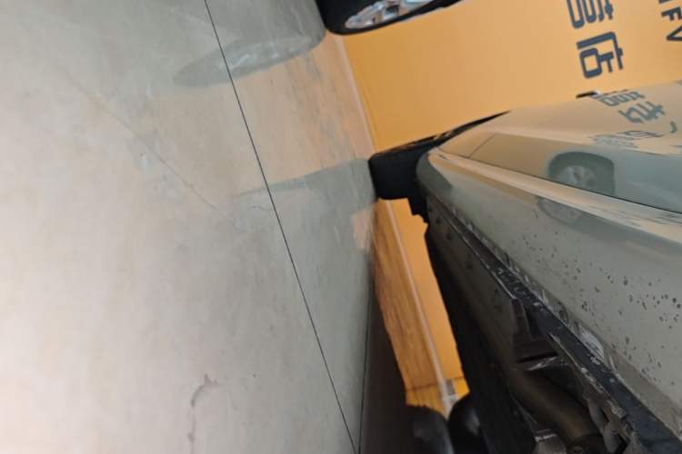 Used Hima AITO M5 2025 Extended-Range Ultra All-Wheel-Drive Version Right Side Sill