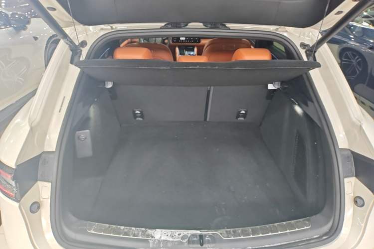 Used Hima AITO M5 2025 Extended-Range Ultra All-Wheel-Drive Version Trunk