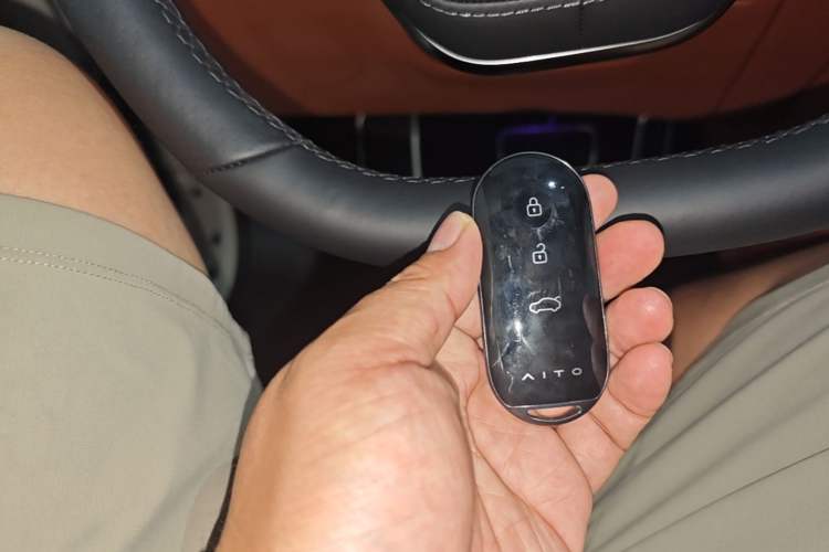 Used Hima AITO M5 2025 Extended-Range Ultra All-Wheel-Drive Version Vehicle Key