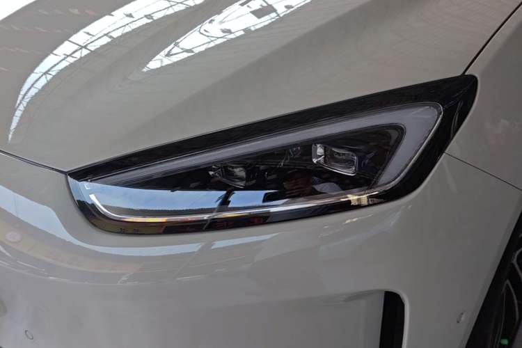 Used Hima AITO M5 2025 Extended-Range Ultra All-Wheel-Drive Version Left Front Headlight