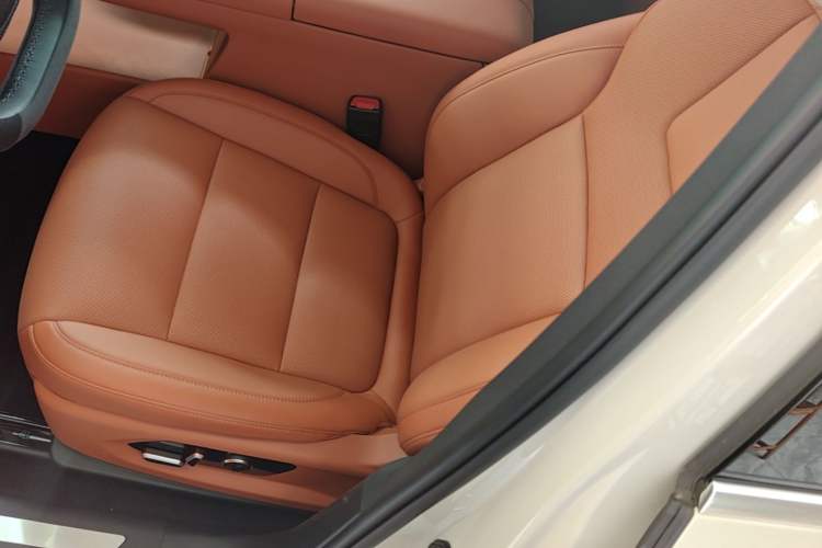 Used Hima AITO M5 2025 Extended-Range Ultra All-Wheel-Drive Version Left Front Seat