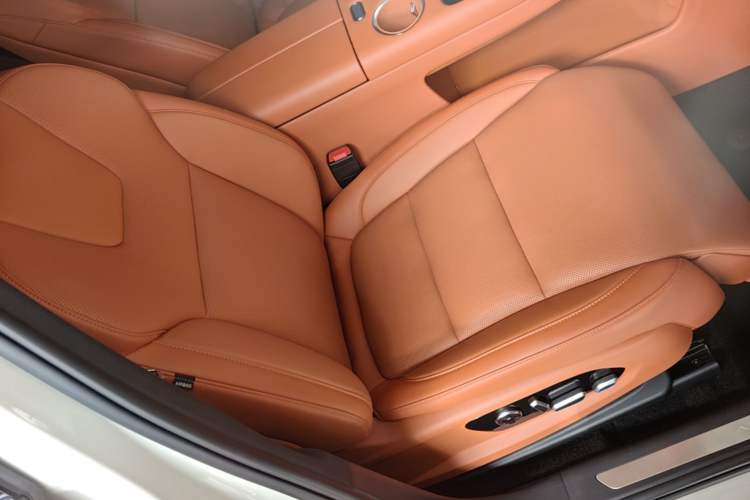 Used Hima AITO M5 2025 Extended-Range Ultra All-Wheel-Drive Version Right Front Seat