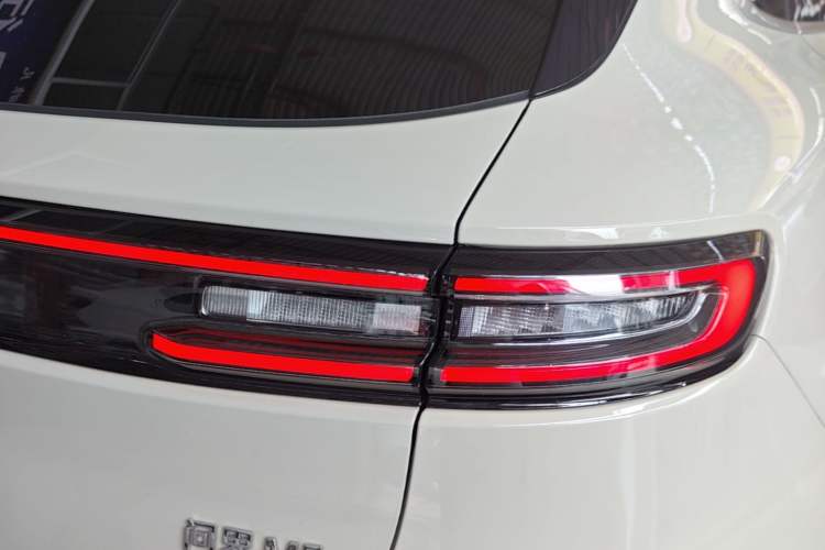 Used Hima AITO M5 2025 Extended-Range Ultra All-Wheel-Drive Version Right Rear Taillight