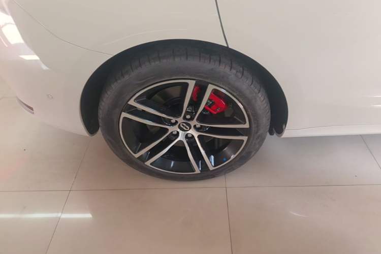 Used Hima AITO M5 2025 All-Electric Ultra Rear-Wheel-Drive Version Right Rear Wheel Hub