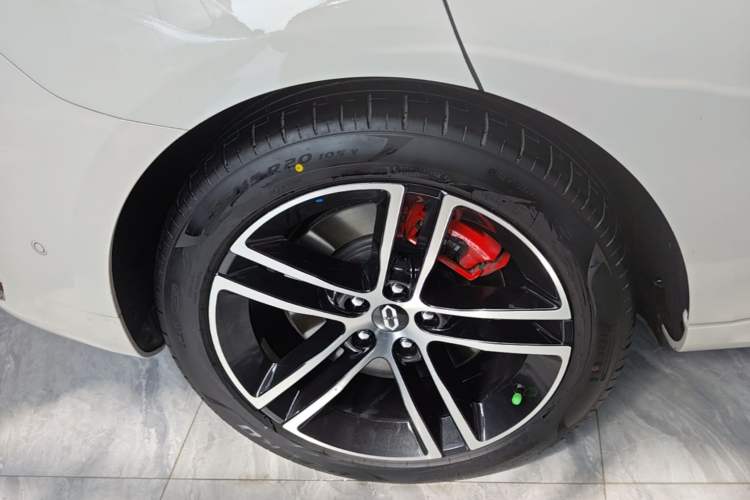 Used Hima AITO M5 2025 Extended-Range Ultra All-Wheel-Drive Version Right Rear Wheel Hub