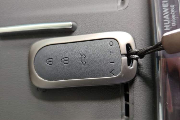 Used Hima AITO M5 2025 Extended-Range Ultra All-Wheel-Drive Version Vehicle Key