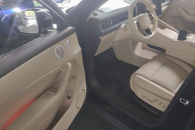 Used Hima AITO M6 2026 Model Range-Extended Max+ Four-Wheel Drive Driver Seat