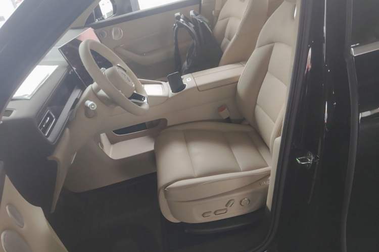 Used Hima AITO M6 2026 Model Range-Extended Max+ Four-Wheel Drive Left Front Seat
