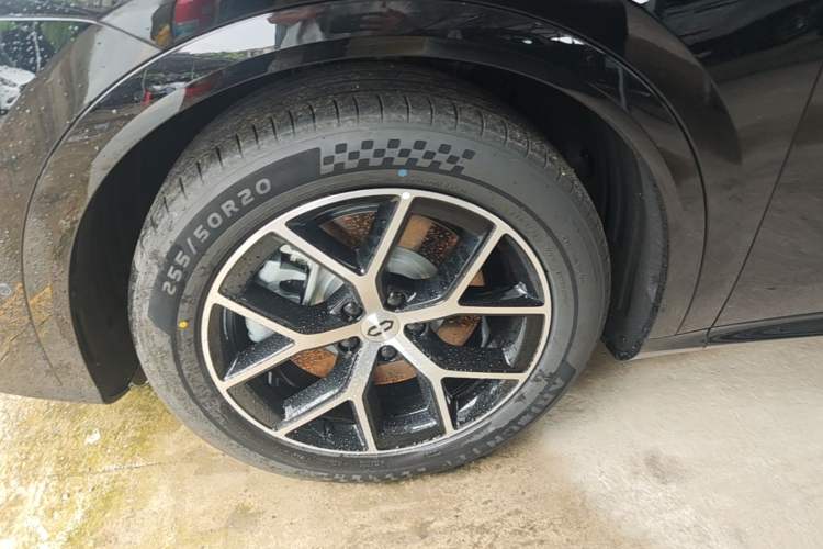 Used Hima AITO M6 2026 Model Range-Extended Max+ Four-Wheel Drive Left Front Wheel Hub