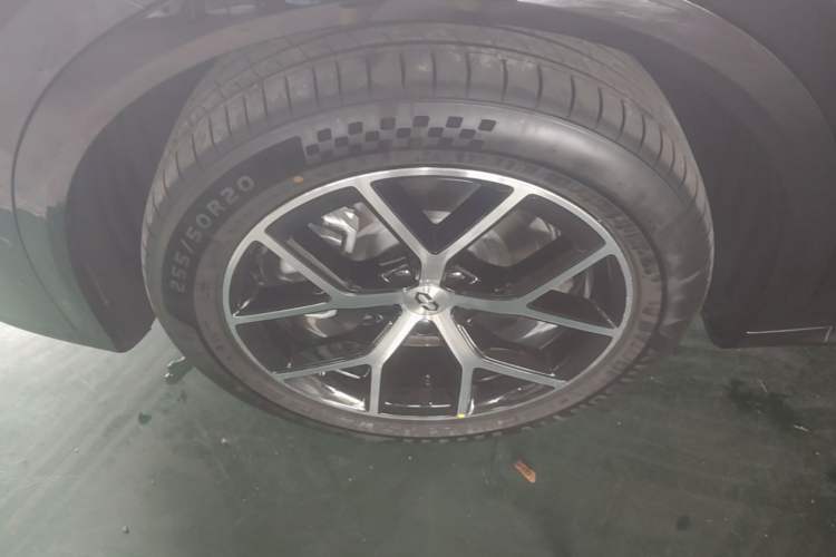Used Hima AITO M6 2026 Model Range-Extended Max+ Four-Wheel Drive Left Front Wheel Hub