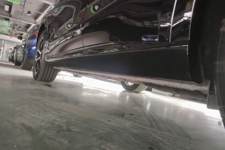 Used Hima AITO M6 2026 Model Range-Extended Max+ Four-Wheel Drive Left Side Sill