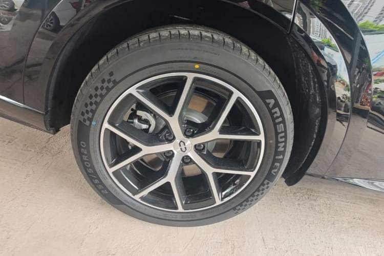 Used Hima AITO M6 2026 Model Range-Extended Max+ Four-Wheel Drive Right Rear Wheel Hub