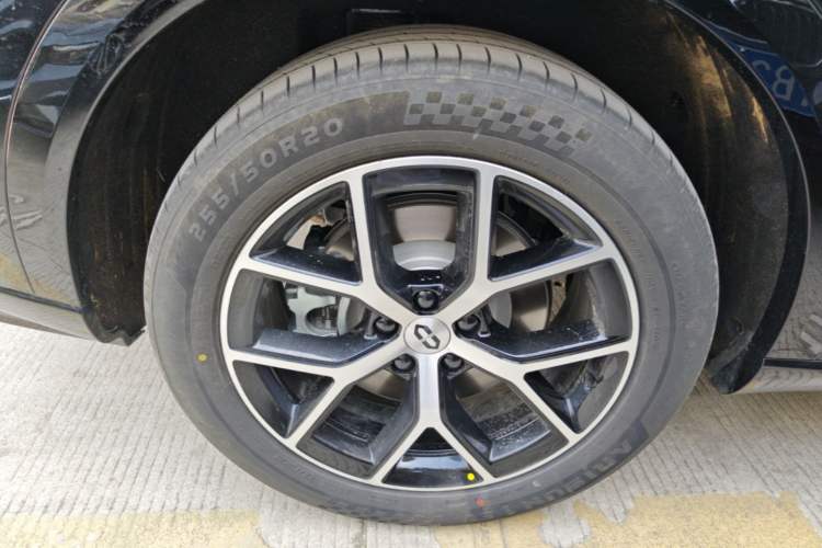 Used Hima AITO M6 2026 Model Range-Extended Max+ Four-Wheel Drive Right Rear Wheel Hub