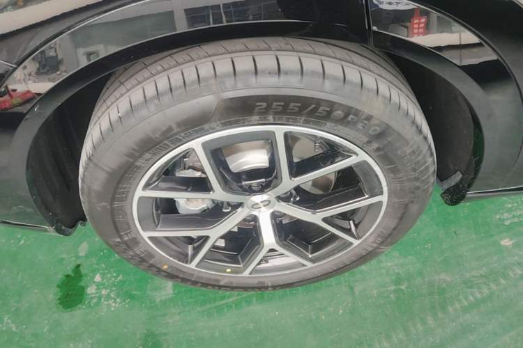 Used Hima AITO M6 2026 Model Range-Extended Max+ Four-Wheel Drive Right Rear Wheel Hub