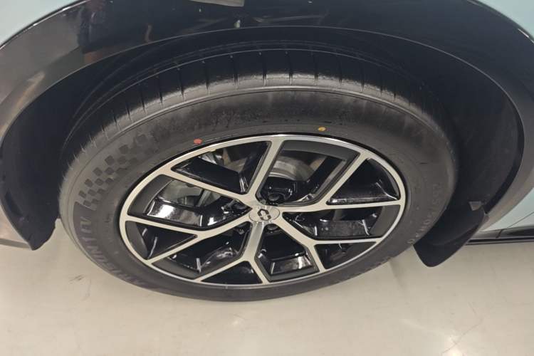 Used Hima AITO M6 2026 Model Range-Extended Ultra Four-Wheel Drive Left Front Wheel Hub