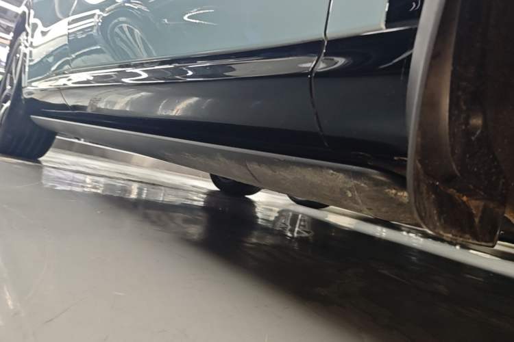 Used Hima AITO M6 2026 Model Range-Extended Ultra Four-Wheel Drive Right Side Sill