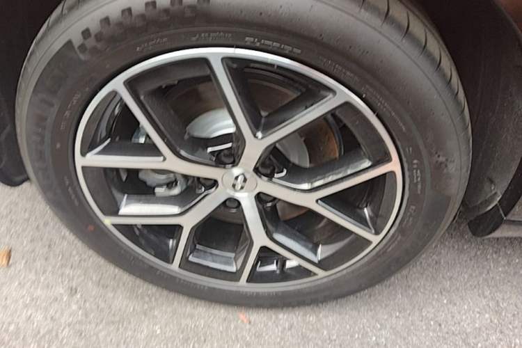 Used Hima AITO M6 2026 Model Range-Extended Max+ Four-Wheel Drive Right Rear Wheel Hub