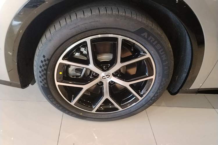 Used Hima AITO M6 2026 Model Range-Extended Max+ Four-Wheel Drive Exterior 4