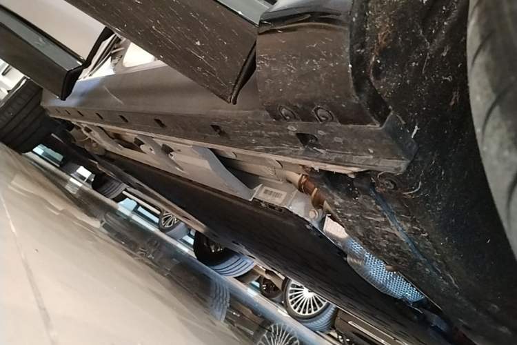 Used Hima AITO M6 2026 Model Range-Extended Max+ Four-Wheel Drive Right Side Sill