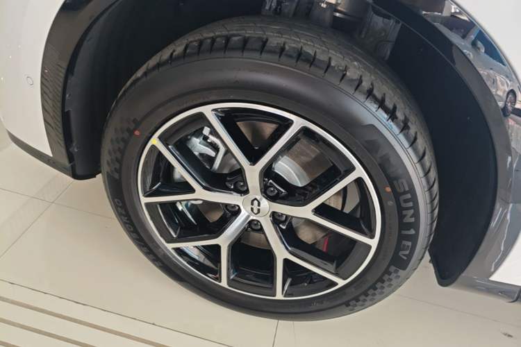 Used Hima AITO M6 2026 Model Range-Extended Max+ Four-Wheel Drive Left Front Wheel Hub