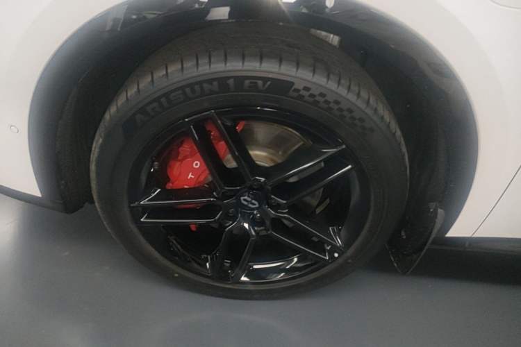 Used Hima AITO M6 2026 Model Pure Electric Max+ Long-Range Left Front Wheel Hub